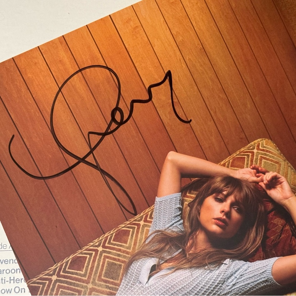 Taylor Swift: ***SIGNED*** Midnights: Moonstone edition VINYL- BNWOT D
